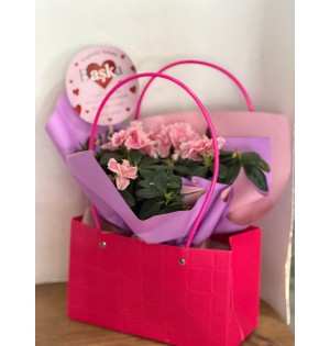 PEMBE ÇANTADA AÇELYA ÇİÇEĞİ